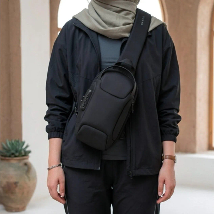 بادی بگ مردانه بنج ضد آب با قفل رمزدار رنگ مشکی و طوسی و سبز و سورمهای